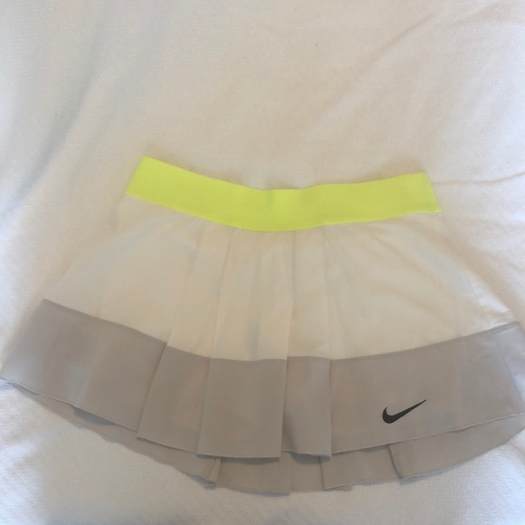 Nike pleated running/tennis skirt